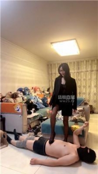 【调教视频】【蜜糖情侣】藤条狠抽-滴蜡-高跟踩 bf61409