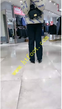 TL26722 时安】塞着跳弹带女奴逛商场63分钟