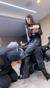 TL44563 麋鹿银儿】王炸素人寒汐，定制重击耳光鞭打，--撵咀嚼物后，美--狂添83分钟