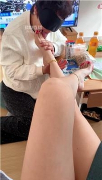 【调教视频】【歌总】母狗舔脚伺候 JS260327-7