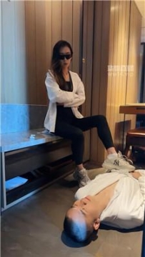 【调教视频】【凌晨】坐脸窒息-运动鞋白袜踩【双视角版】 bf57586