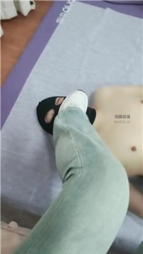 【调教视频】【桃桃】运动鞋白袜踩废物 JS260121-5