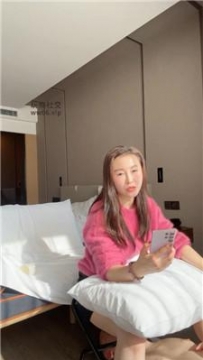 【调教视频】【金融女主】无视脚下贱狗直播/赏赐圣水 JS241227-35