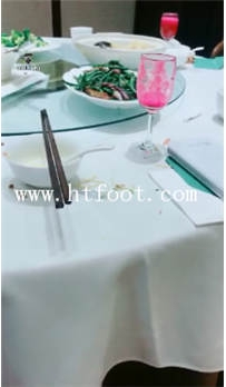 TL15045 魅影S当着圈外素人朋友饭桌前各种羞辱粗口辱骂口水圣水让素人朋友目瞪口呆54分钟