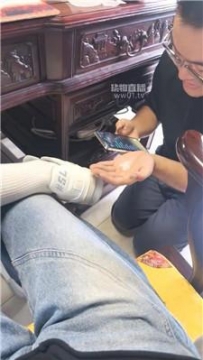 【调教视频】【沅芷大人】跪舔吃浓痰/全体重踩头 JS251005-1