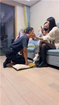 【调教视频】【饭饭】双S-连环抽耳光场【双视角版】 bf58610