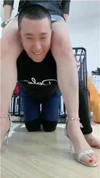 【调教视频】【淘淘】关狗笼-强迫圣水 JS260318-12