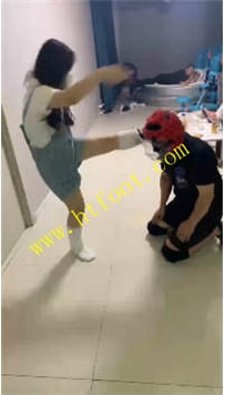 TL38069 精神小妹】踢肚子加耳光30分钟