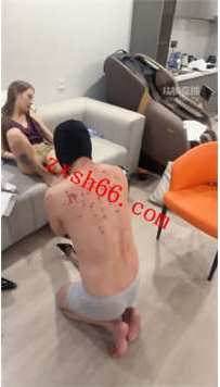 TLZB26223亚兮-双主狠打刑奴踩踏跳踩高跟戳背舔脚圣水33分