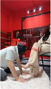 TLZB25517白鸽老师S高跟踢踩虐乳男奴28分