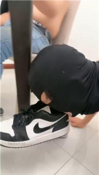 【调教视频】【Mechelle傲雪】圣水盛宴-桌底视角虐 JS251207-36