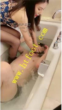 TL18615 诺曦S快过年了往死里调浴缸溺水窒息65分钟