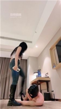 【调教视频】【妮蔻】数据线鞭打-长靴全体重跳踩 bf55946