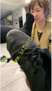 TL25703 歌迪丝】臭晕三婶第一次闻厚丝哭30分钟