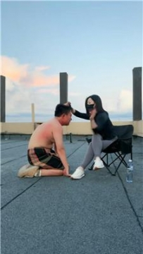 【调教视频】【辣姐】户外阳台调-强迫舔脏鞋白袜-踢踹 JS250817-4