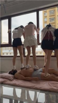 【调教视频】【深情】超多素人学生主暴力踢踹踩踏 bf54077