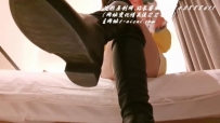 【00后蕬小乃】小乃皮靴，白面袜，肉丝第一视角羞辱