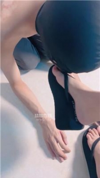 【调教视频】【甜恬】骑狗背-玉足脏拖鞋舔 JS251003-16