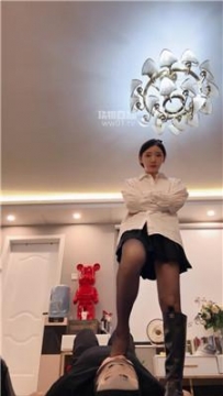 【调教视频】【领主】车模S-黑丝美腿踢踹虐打 bf58224