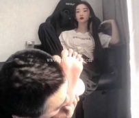 28019  18岁绝美女学生s化身臭脚女劫匪狂虐被绑富二代剧情篇