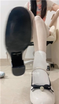 【第一视角】【敢敢】老师沦为女学生的狗    251113-8