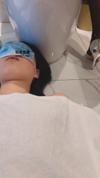 奈奈 母狗吃黄金