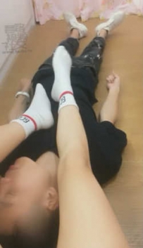 TL3614 宝爷Li 舔美味的棉袜脚