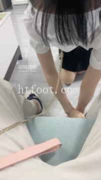 ZB9147 宇王】可爱母畜品尝白船袜21分钟