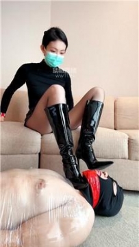 【调教视频】【苏州婉儿】胶带封嘴-腿绞窒息-长靴踩 bf59932
