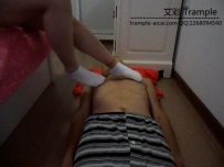 晓彤白袜踩踏 深喉白袜堵嘴