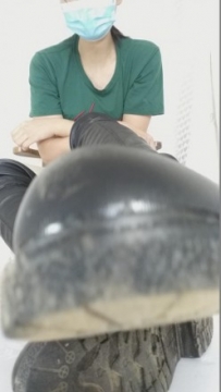 1925 女神的靴子脏了怎么办？放下你的尊严伸出你的舌头 一寸一寸的舔干净