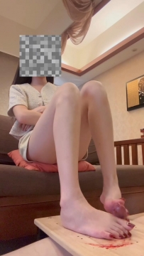 【绝美乔乔女神】最新残忍虐DD强制吐奶32分