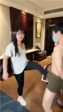 【调教视频】【小树】掐乳抽耳光-舔脏鞋白棉袜 JS250612-35