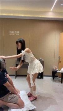 【调教视频】【婉纱】粉鞋白袜女神暴力踢踹 bf54393