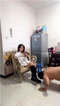 【调教视频】【蜜糖情侣】清理长靴脏马桶 JS260313-26