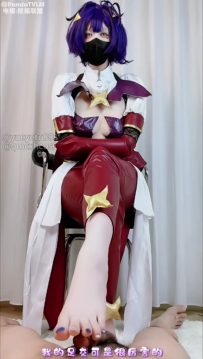 COS 小姐姐裸足大脚足交吐