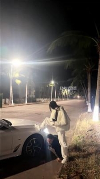 【调教视频】【徐子大大】户外公开遛狗处刑 JS260129-19