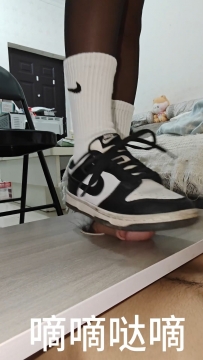 脏熊猫Dunk踩吐奶