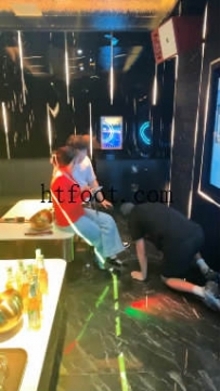 ZB9547 挽秋情侣2--情侣KTV亲嘴调1米94体育生31分钟