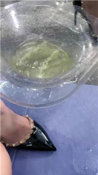 【调教视频】【麋鹿银儿】双S强制女奴喝混合10种饮料鸡尾酒/口含着被脚耳光 bf59560