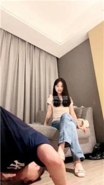 【调教视频】【香芋朱朱】牛仔裤女神玩贱奴 bf61233