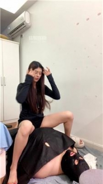 【调教视频】【小懿】毛拖鞋踩踏-舔脏鞋底 bf61346