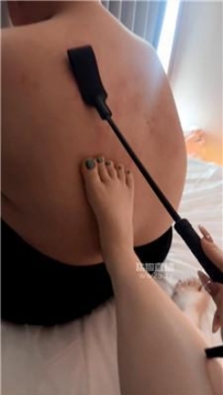 【调教视频】【kitty】高跟玉足踩肥狗 JS260314-11