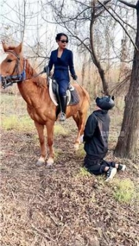 【调教视频】【爱丽丝】户外训化马奴 bf59691