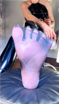 【第一视角】【baby敏儿】皮裤黑丝裸足    260318-35