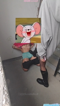 楼道内皮鞋黑丝调教足交吐