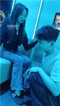 【调教视频】【布知名博主】大街上开发小姐姐来KTV调我 bf62125