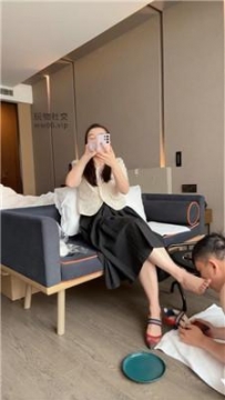 【调教视频】【金融女主】吃死皮/高跟玉足狂舔 JS241226-10