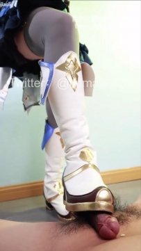 cos小姐姐 皮靴丝袜碾踩鸡鸡 足交吐奶