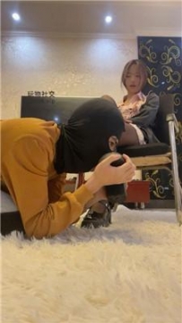 【调教视频】【咏慈】高跟黑丝踩/虐乳/臭脚丫捂脸 bf49086